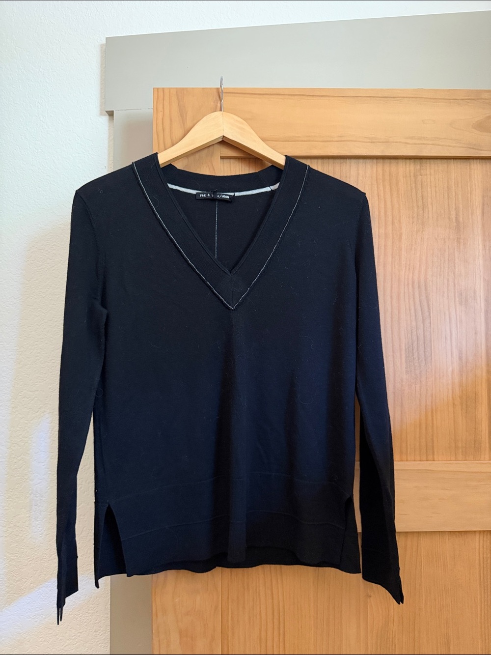 rag & bone Black V-Neck Lightweight Women's Sweater